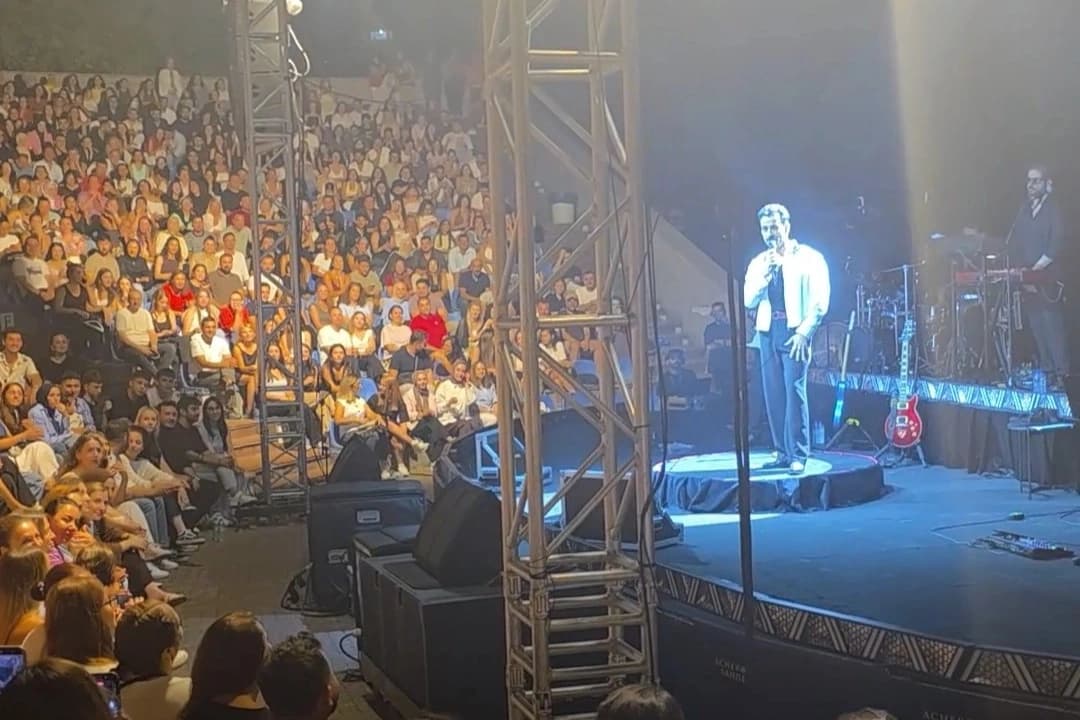 Konserde 9 evlilik teklifi yapıldı