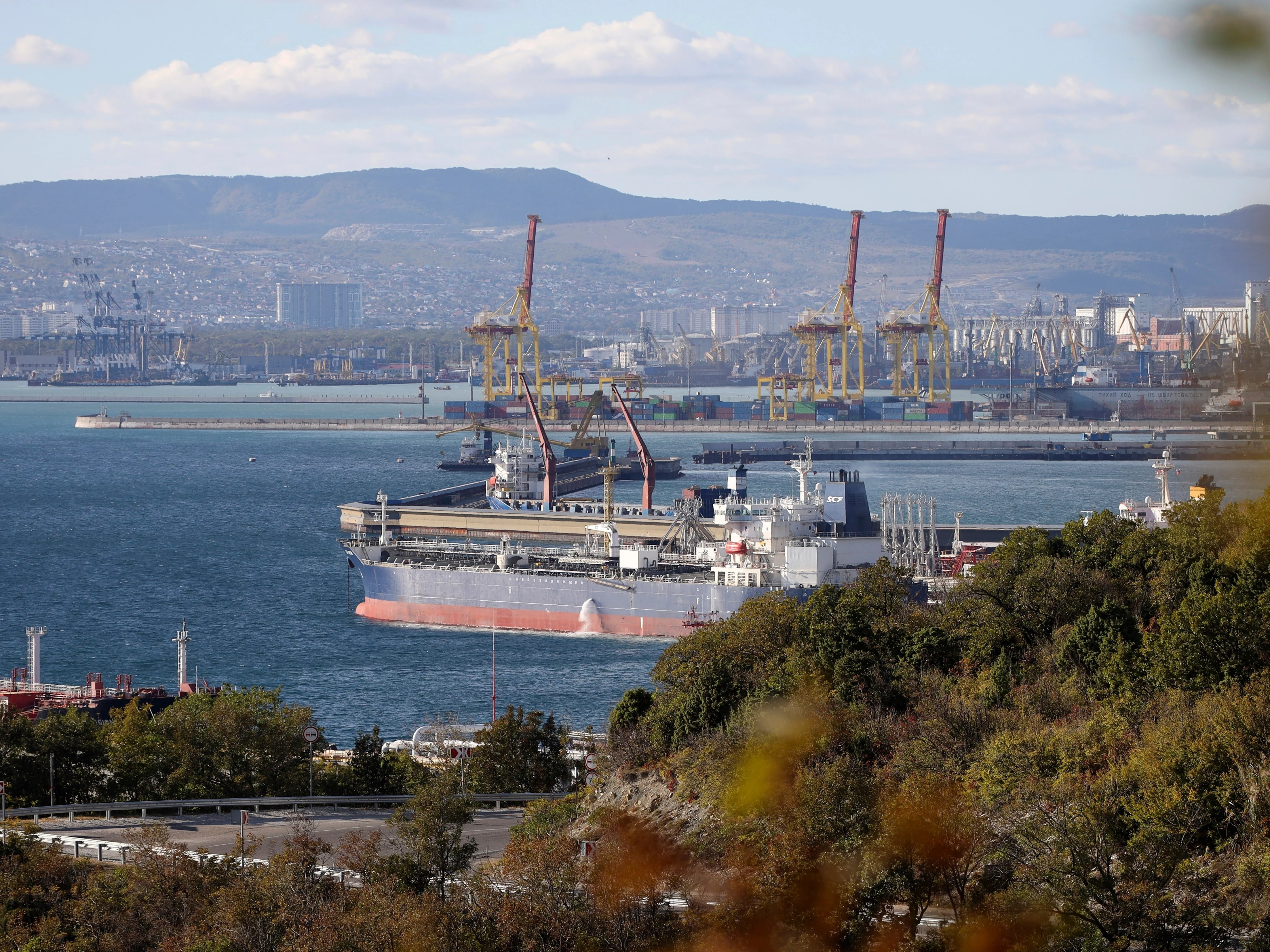 EU to Slash Russian Oil Cap, Ban Nord Stream Use in New Sanc