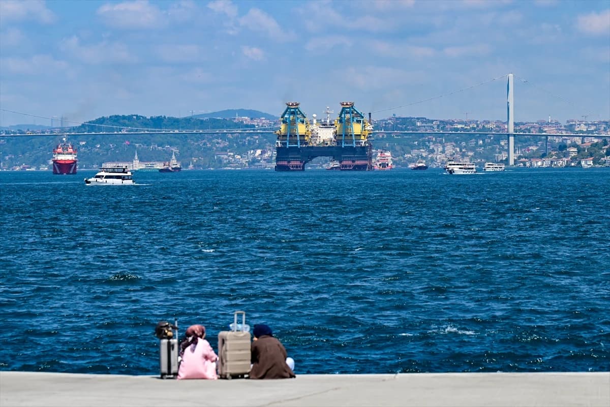 Dünyanın üçüncü büyük devi İstanbul Boğazı'nda