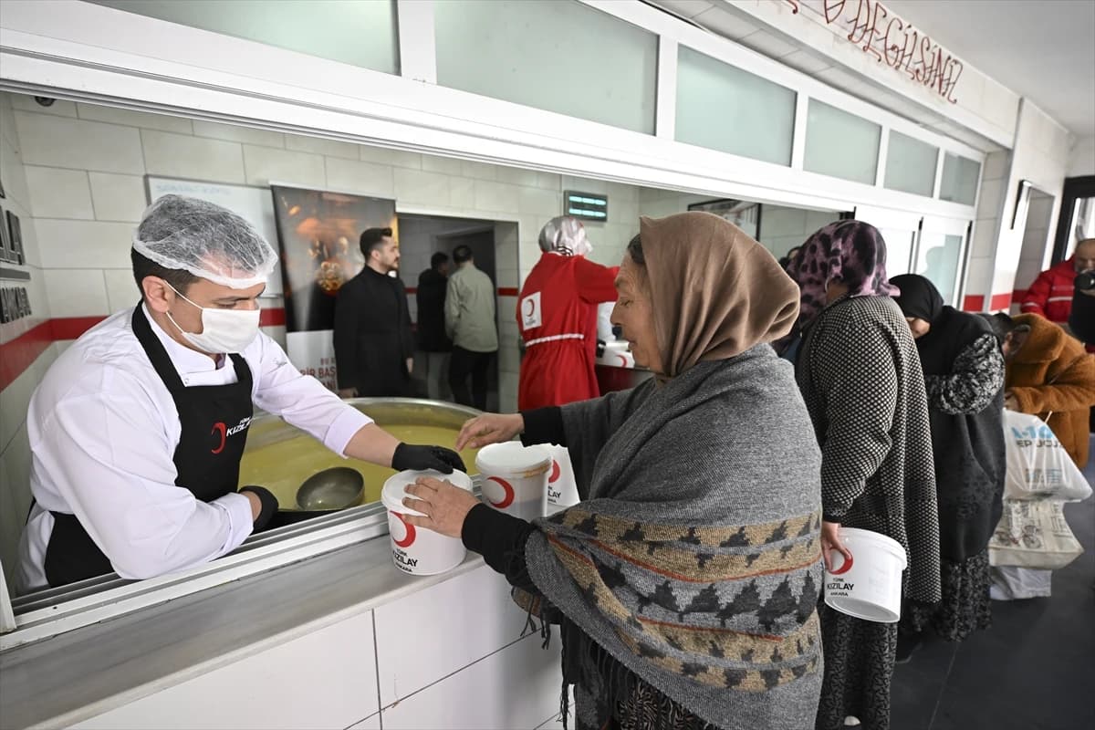 Türk Kızılay’dan Ramazan bereketi: 81 ilde günlük 60 bin kişiye sıcak yemek ulaştırılıyor
