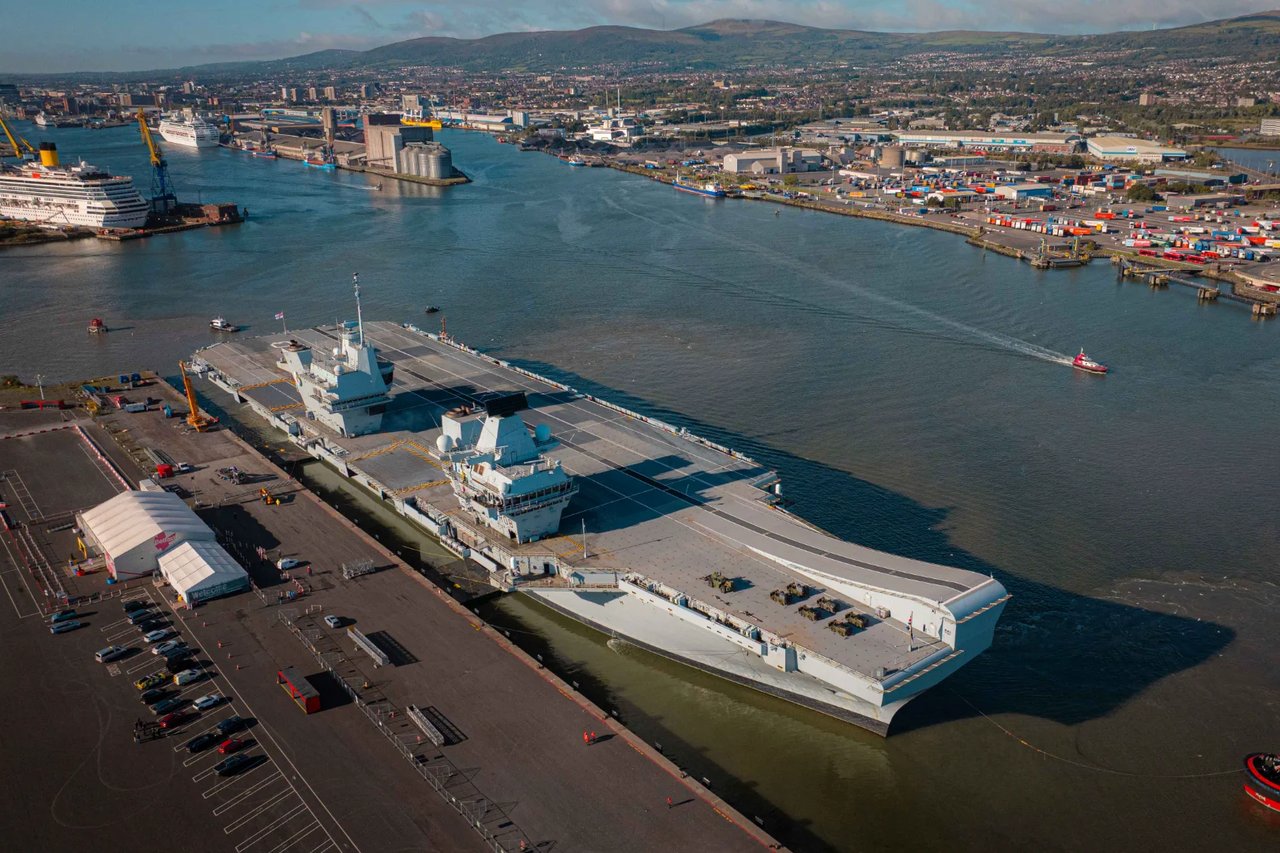 HMS Queen Elizabeth, helikopter operasyonlarına döndü