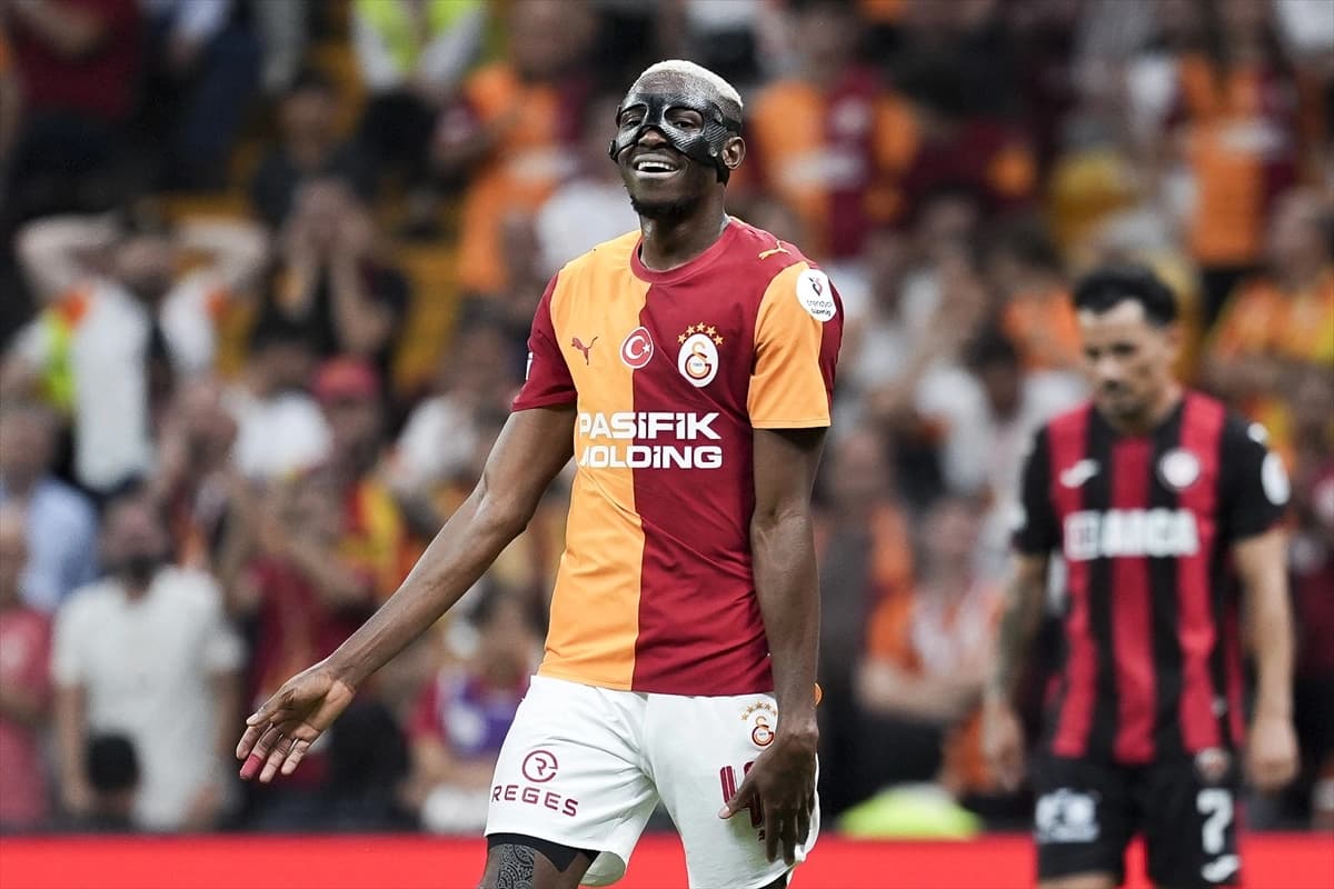 Victor Osimhen Galatasaray tarihine geçti