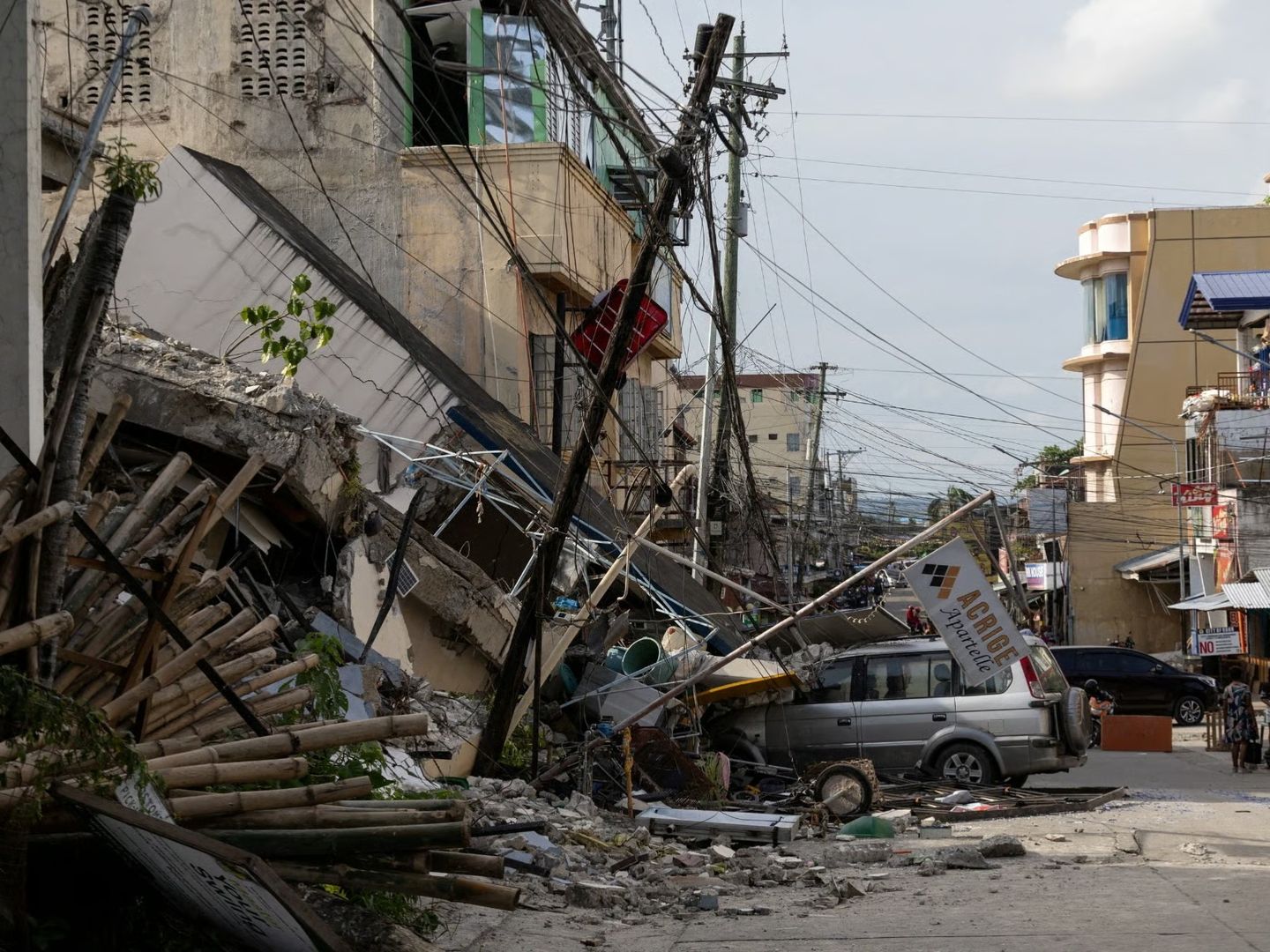Filipinler'deki 7.8'lik depremde hayatını kaybedenlerin sayısı 45'e yükseldi