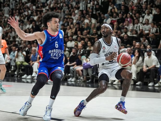 Anadolu Efes ve Beşiktaş, Basketbol Süper Ligi yarı final serisinde avantaj için sahaya çıkıyor