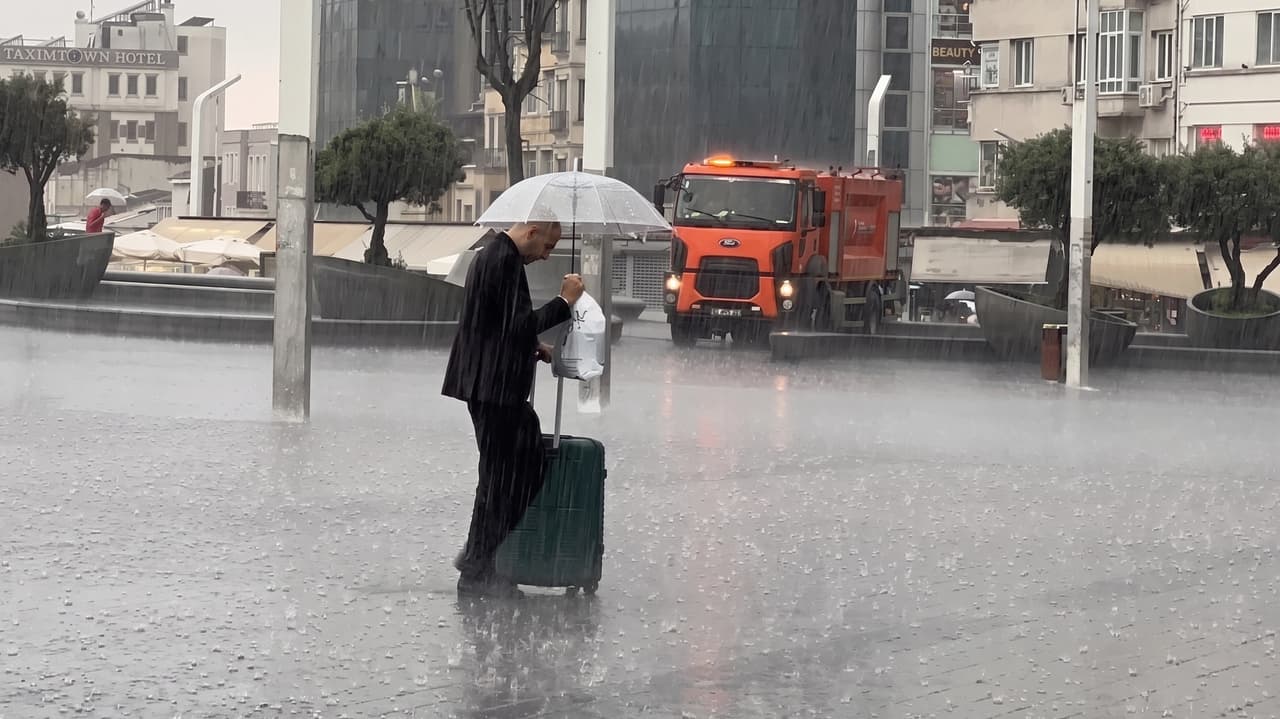 Meteoroloji'den 7 il için kuvvetli yağış uyarısı: Hava sıcaklıkları düşüyor