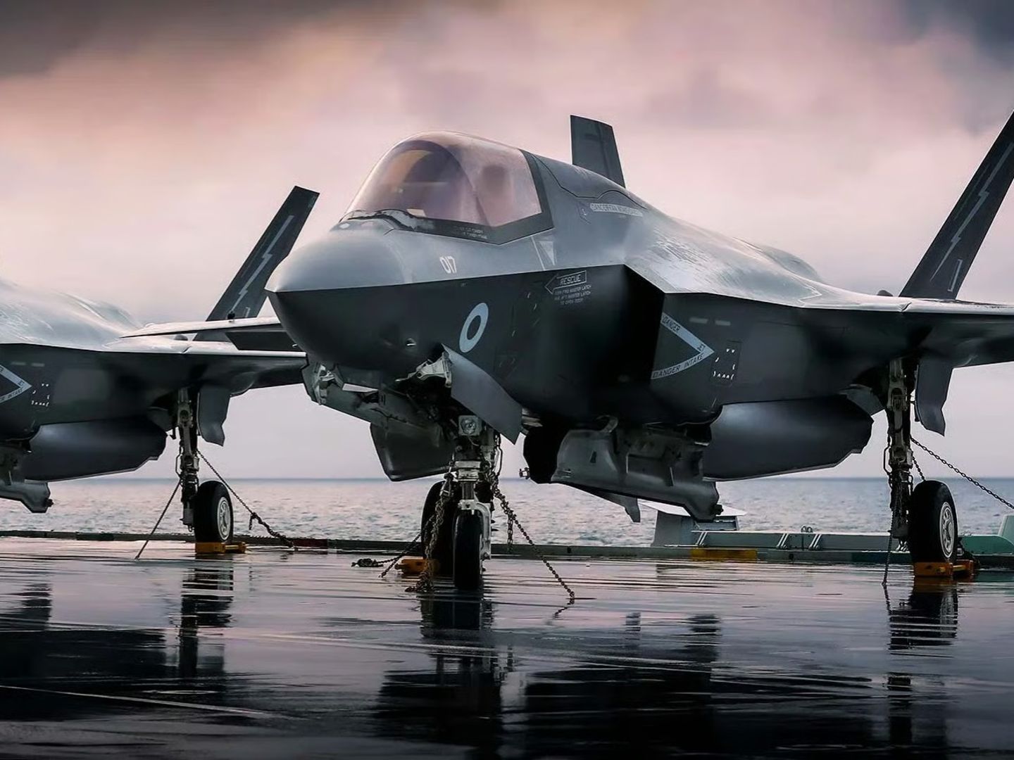 İngiltere, iki yeni F-35B savaş uçağını teslim aldı