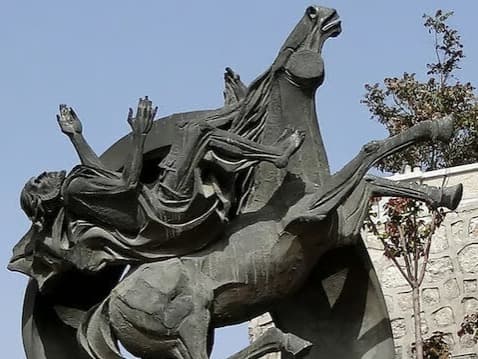 Şam'da Papa'nın hediye ettiği heykel çalındı