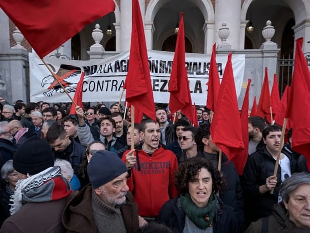 İspanya solu ABD'yi protesto etmek için sokağa çıktı