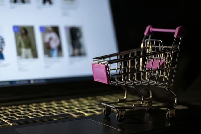 Türkiye'de e-ticarete kişi başı 276,7 dolar harcandı