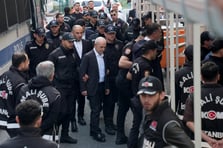 Yolsuzluk soruşturmasında tutuklanan 5 CHP'li belediye başkanı görevden uzaklaştırıldı