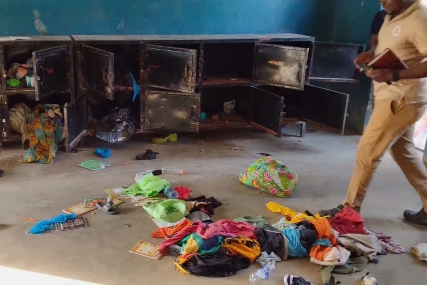 Nijerya'da 215 öğrenci okuldan kaçırıldı
