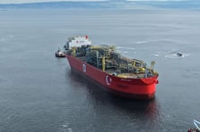 Türkiye'nin ilk yüzer gaz üretim platformu İstanbul'un fethinin yıl dönümünde Boğaz'dan geçecek