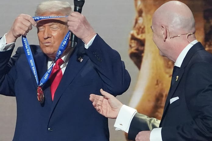 ABD Başkanı Trump'a FIFA'dan "Dünya Barışı Ödülü"