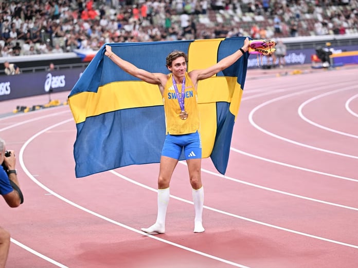 Sırıkla atlamanın kralı Duplantis, Tokyo'da dünya rekorunu tazeledi