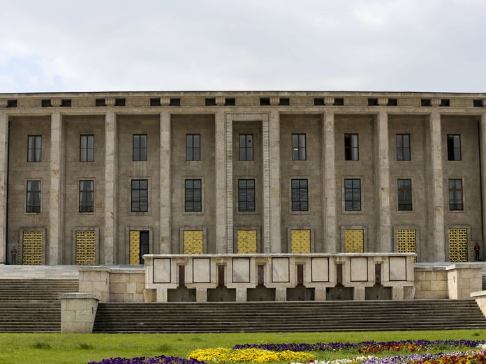 TBMM'de tacize uğrayan öğrencinin babası konuştu: "Bizi hiçbir siyasetçi aramadı”