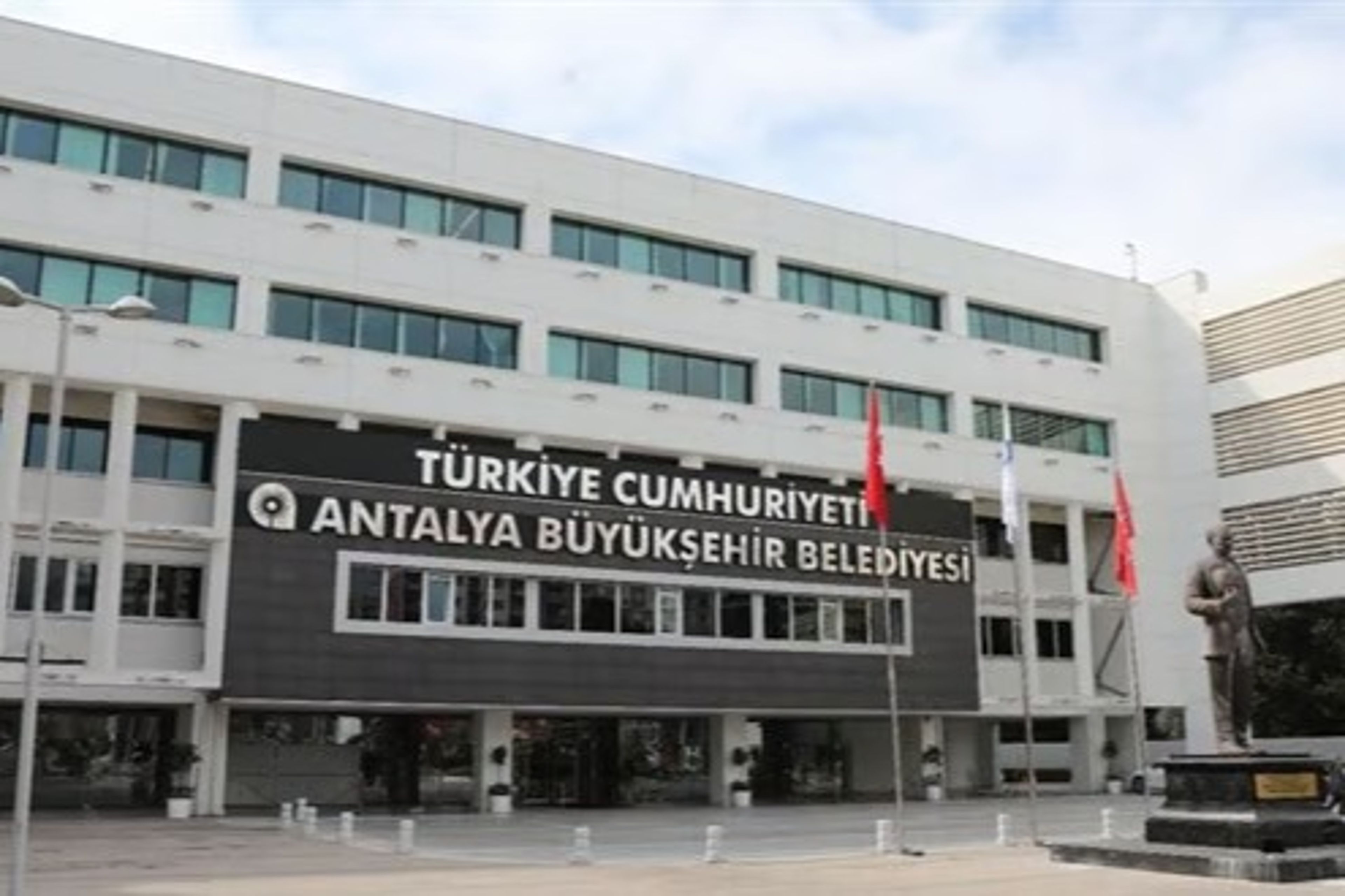 Antalya Büyükşehir Belediyesi'ne ikinci dalga operasyon: 3 gözaltı