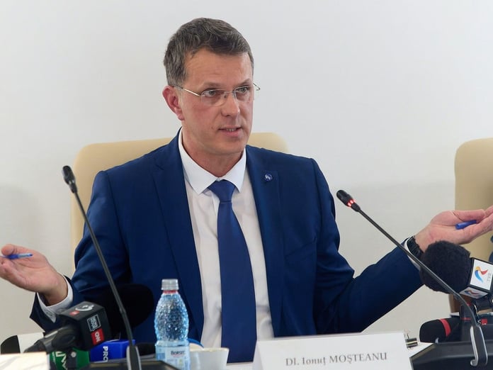 Romanya'da diplomasının sahte olduğu anlaşılan bakan istifa etti