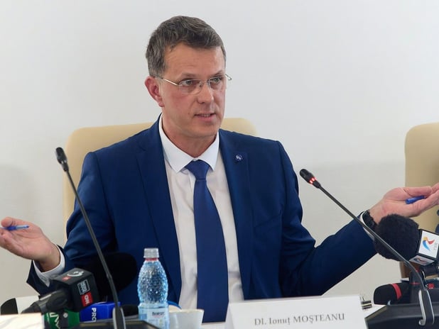 Romanya'da diplomasının sahte olduğu anlaşılan bakan istifa etti