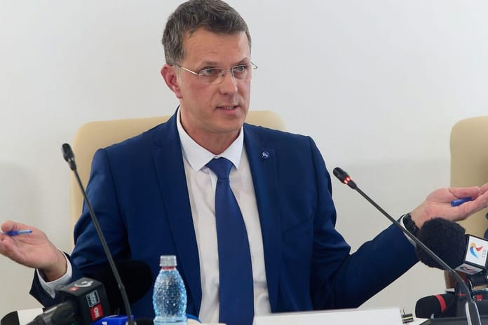 Romanya'da diplomasının sahte olduğu anlaşılan bakan istifa etti