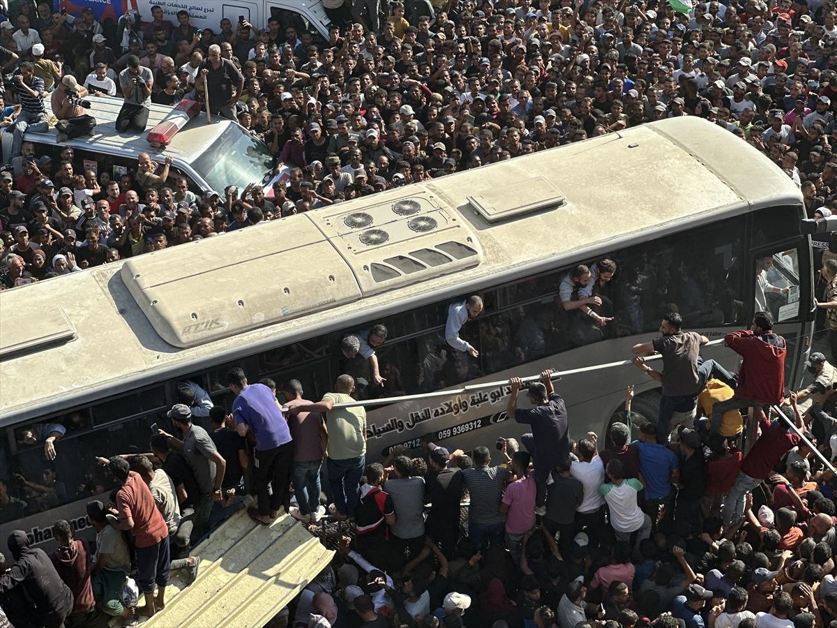 İsrail'in serbest bıraktığı Filistinli esirlerin bir kısmı Gazze'ye ulaştı