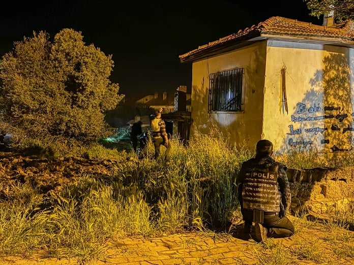 Uşak’ta polis ekibine silahlı saldırı! Bir polisin durumu ağır