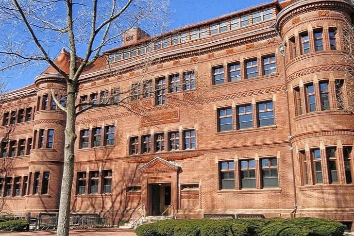 Harvard Üniversitesi'ne fon kesintisi
