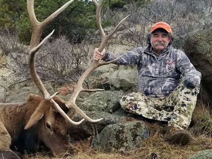 ABD’li milyoner avcı Afrika’da fil sürüsünün saldırısında öldü