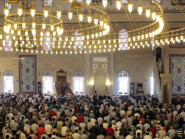 Cuma hutbesinde kul hakkına vurgu