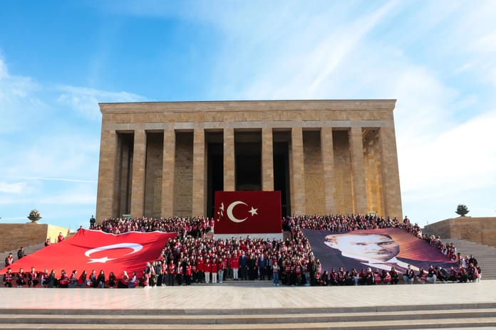 10 Kasım resmi tatil mi? 10 Kasım'da okul var mı?