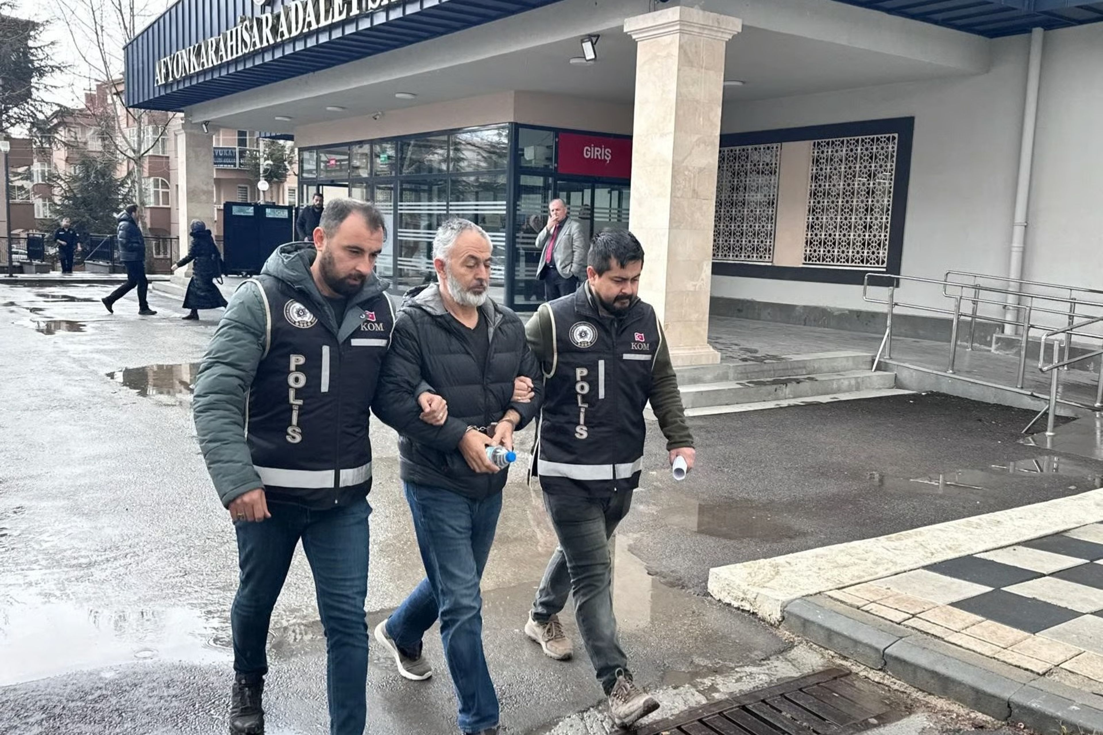 Adalet Bakanı Gürlek'in tapu kayıtlarını sorgulayan ilçe tapu müdürü tutuklandı