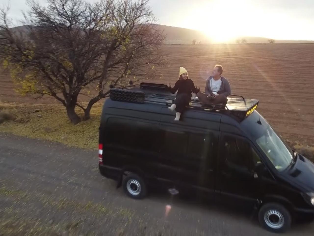 İşlerinden istifa edip karavan hayatını seçtiler