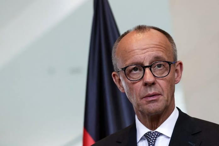 Almanya'da muhalefet Merz’i Epstein bağlantılarını araştırmaya çağırdı