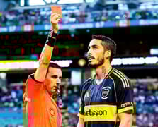 Milli futbolcular sahnedeydi: Üç kırmızı kartın çıktığı maçta kazanan çıkmadı