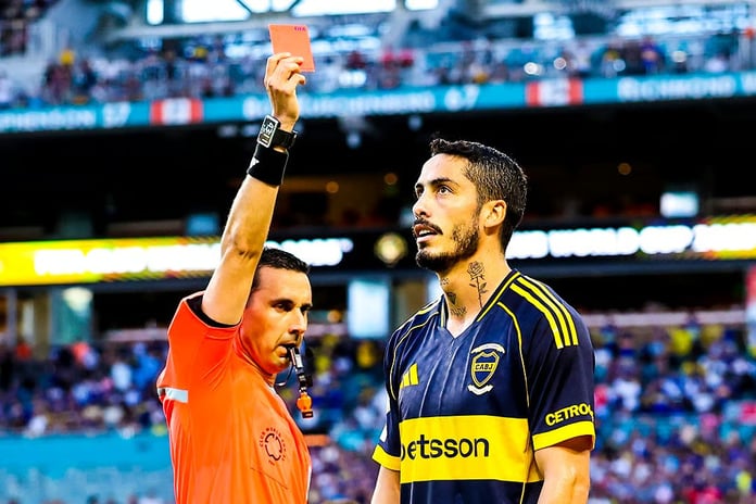 Milli futbolcular sahnedeydi: Üç kırmızı kartın çıktığı maçta kazanan çıkmadı