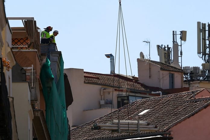 İspanya'nın başkenti Madrid'de bir bina çöktü