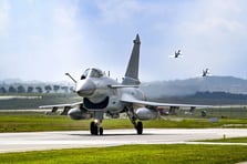 Çin, J-10C savaş uçaklarını ağ destekli hava harbi konseptine entegre etti