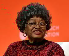 Irkçılıkla mücadelenin sembol ismi hayatını kaybetti