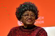 Irkçılıkla mücadelenin sembol ismi hayatını kaybetti