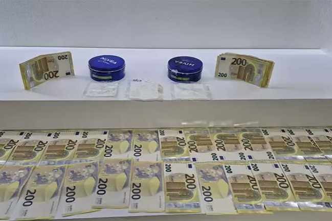 Çalınan paralarının peşine düştü kendisi yakalandı