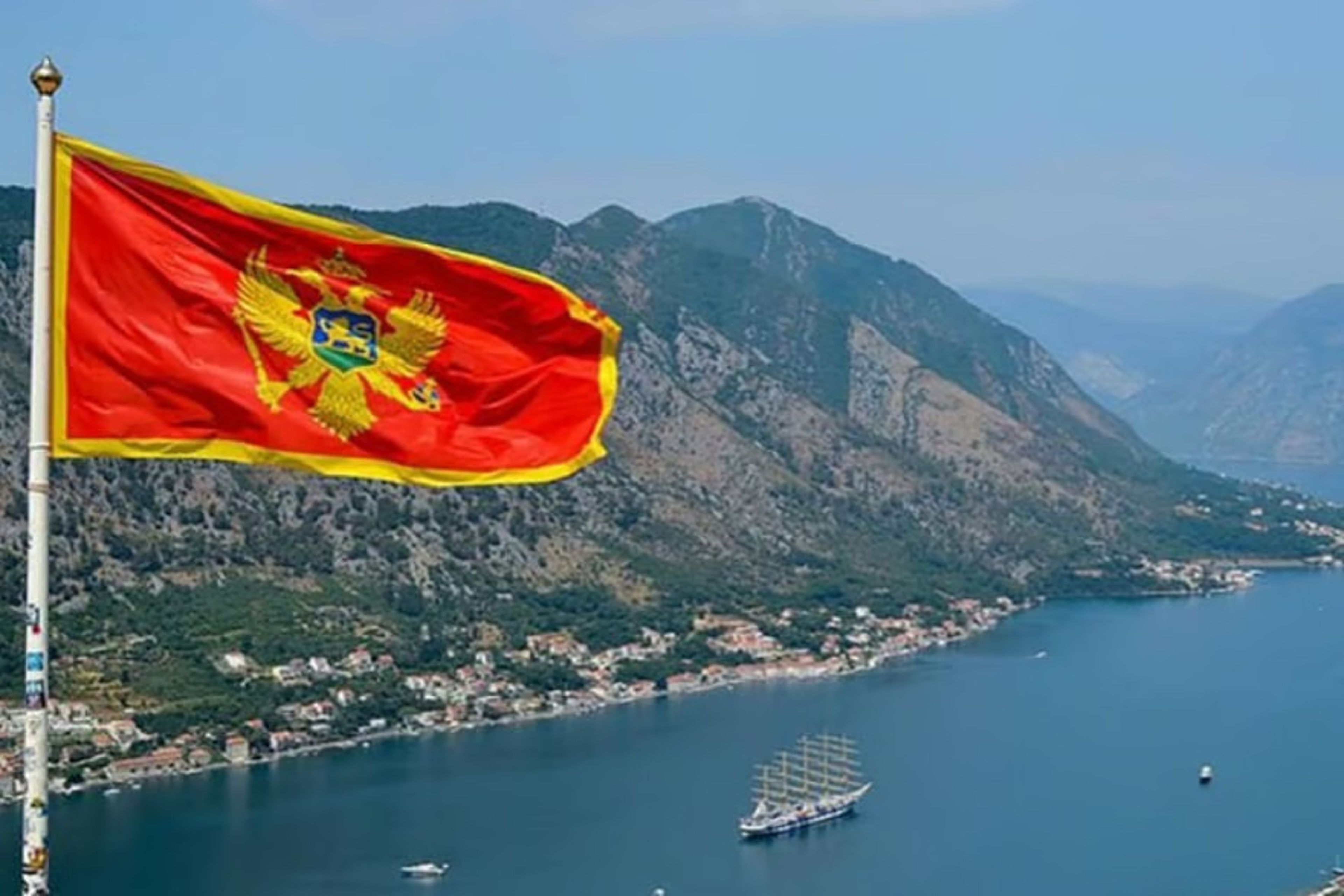 Karadağ Türk vatandaşlarının vizesiz seyahat hakkını askıya aldı