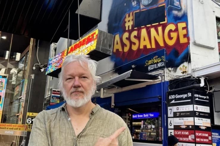Assange’dan “geri döndüm” mesajı