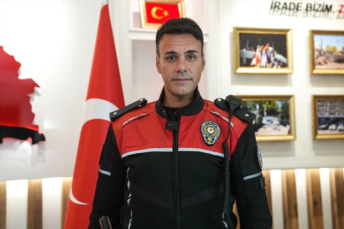 Fenerbahçe formalı çocuğu kurtaran polis anlattı: Vücudundaki titreme üzücüydü