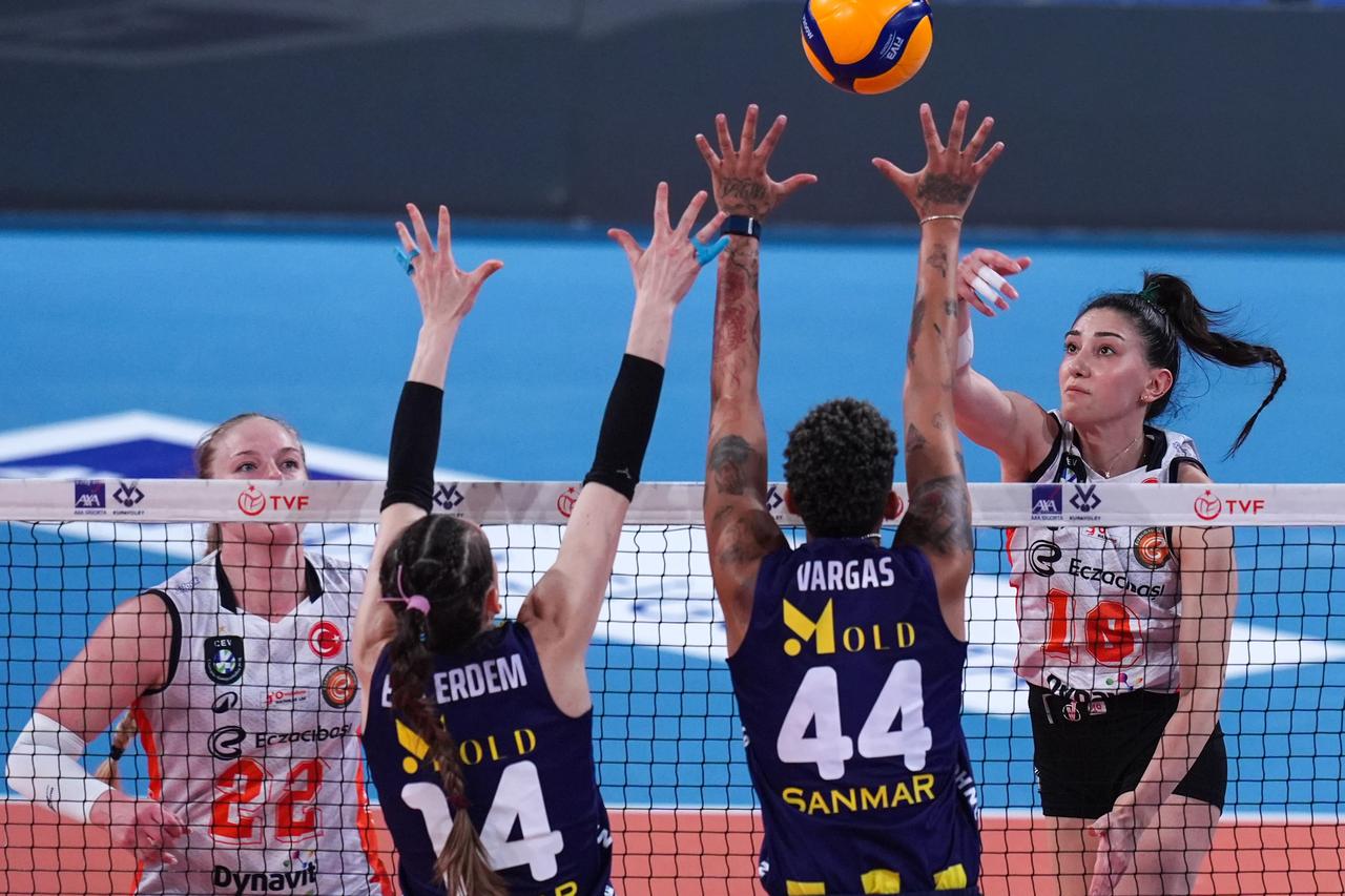 Sultanlar Ligi'nde dev derbi günü