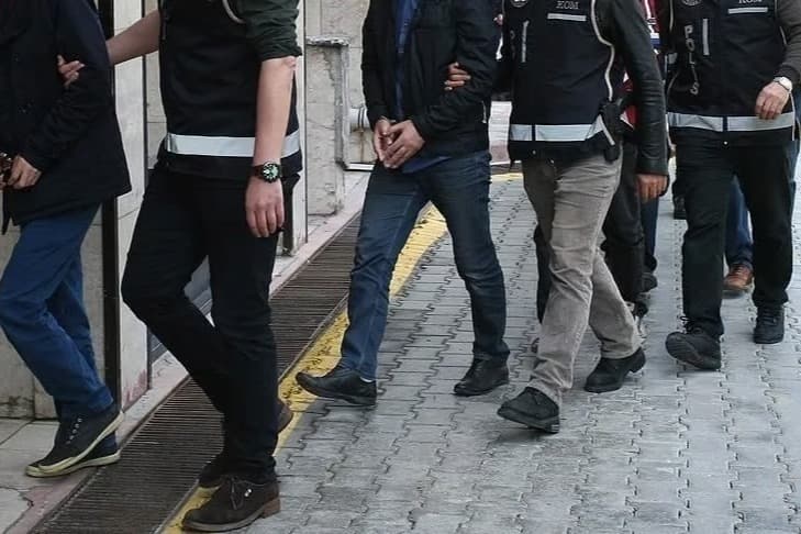 Papel Elektronik Para'ya operasyon: Şirkete kayyum atandı