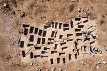 Kolossai Antik Kenti'nde 2 Bin 200 yıllık 60 kaya mezarı bulundu