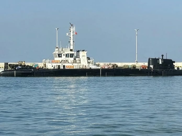 Çin’e ait olduğu iddia edilen Gemi-Denizaltı melez platform ilk kez fotoğraflandı