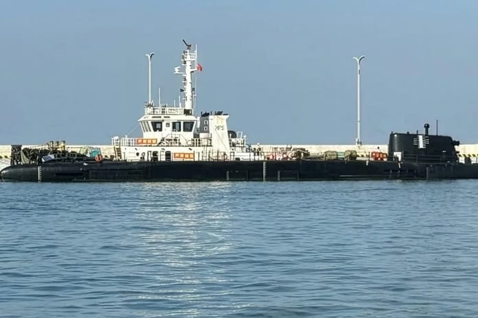 Çin’e ait olduğu iddia edilen Gemi-Denizaltı melez platform ilk kez fotoğraflandı