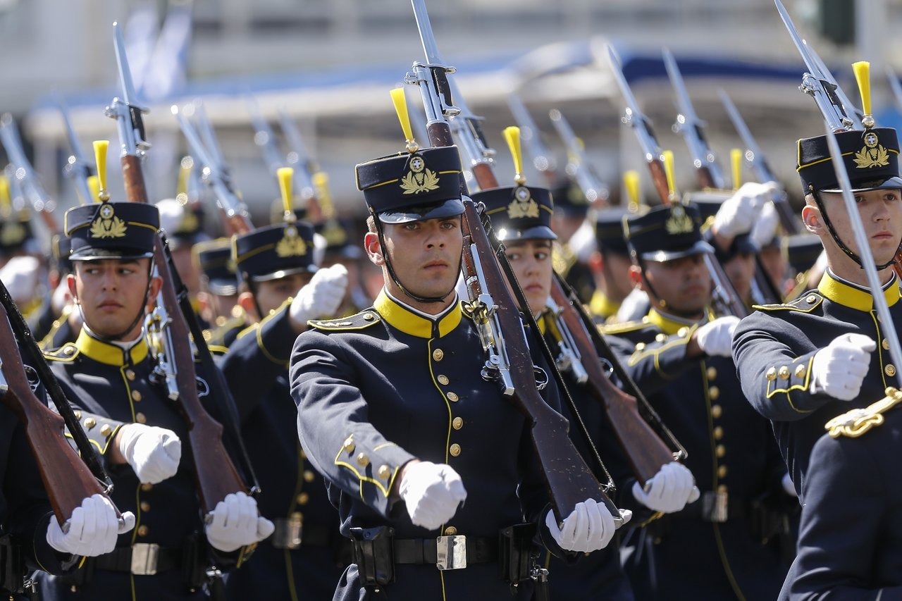 Yunanistan'da geçit töreni provokasyonu