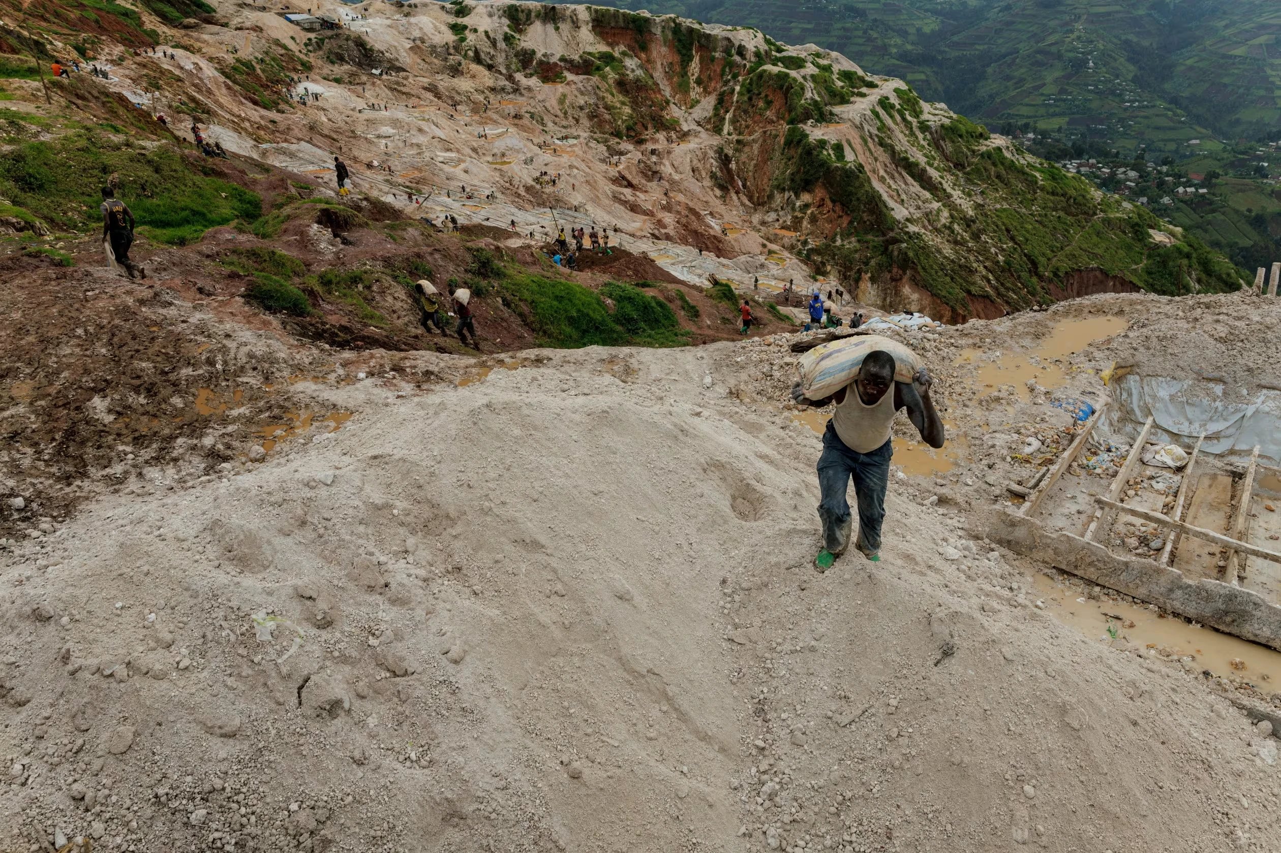 A laborer at the Rubaya coltan mine, which is controlled by M23 rebels, in March. Photo: zohra bensemra/Reuters