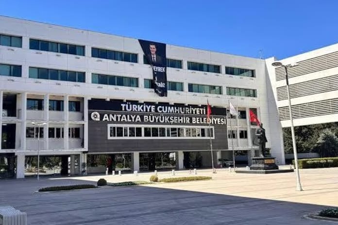 Antalya Büyükşehir Belediyesi'ne operasyon